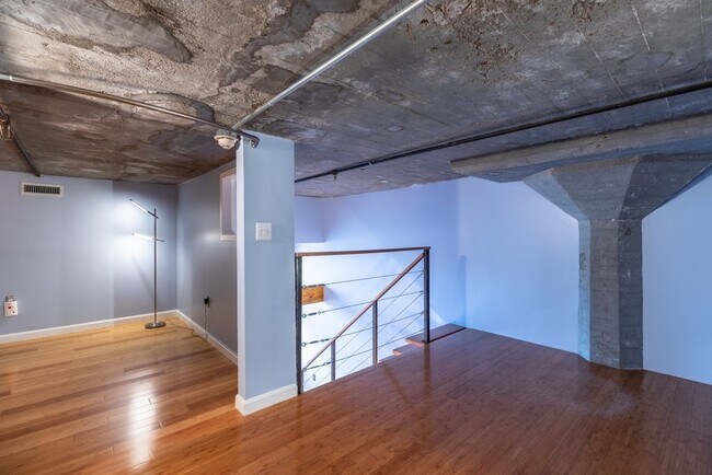 Building Photo - 156 Porter St