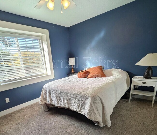 Building Photo - 351 S Valley View Dr