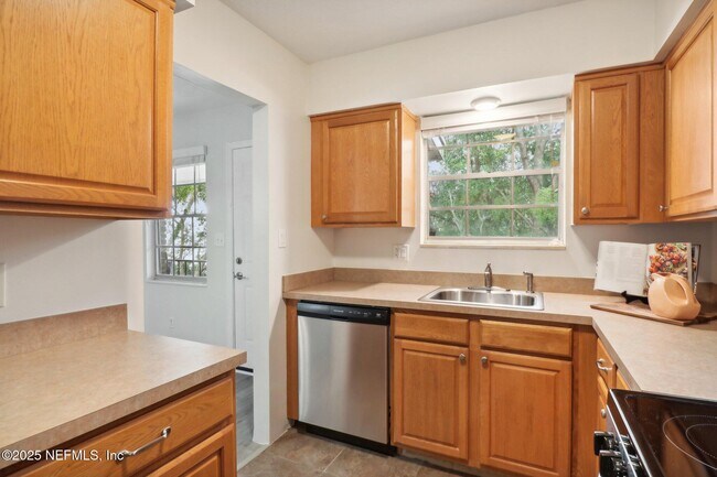 Building Photo - 1846 Mallory St