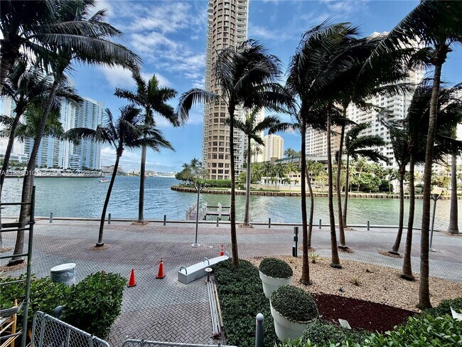Building Photo - 475 Brickell Ave