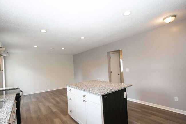 Building Photo - "Charming 3-Bedroom Retreat with Granite Touches and Cozy Fireplace on Winchester Rd!"