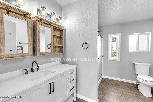 Building Photo - 2490 W Glenshandra Dr