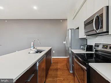 Building Photo - 820 E Thompson St