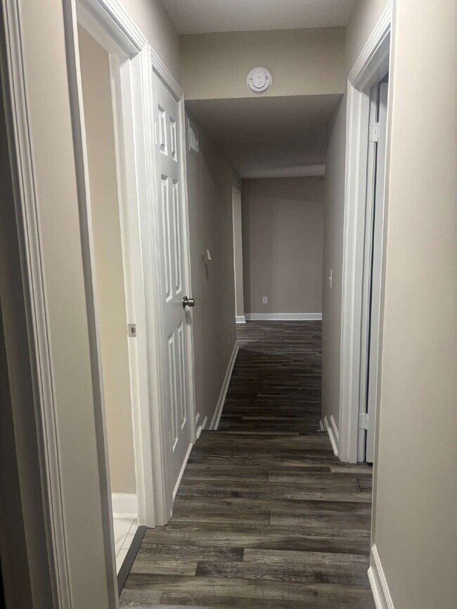 Building Photo - "Charming 3-Bed, 2-Bath Haven on Range Line Road – Your Memphis Retreat Awaits!"