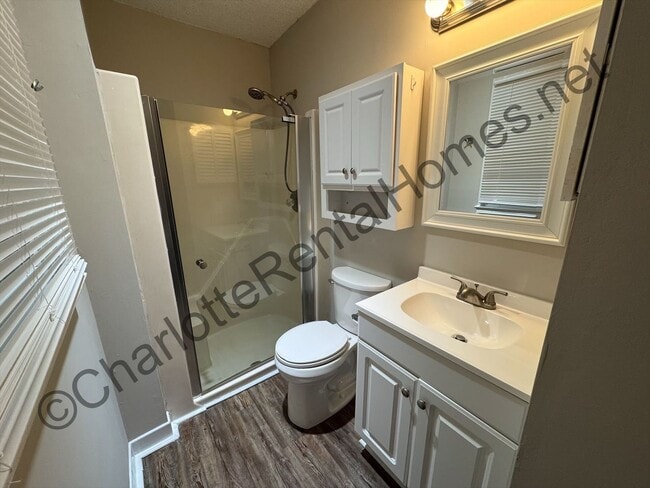 Building Photo - Nice 3 bedroom 2 bath home in Charlotte!