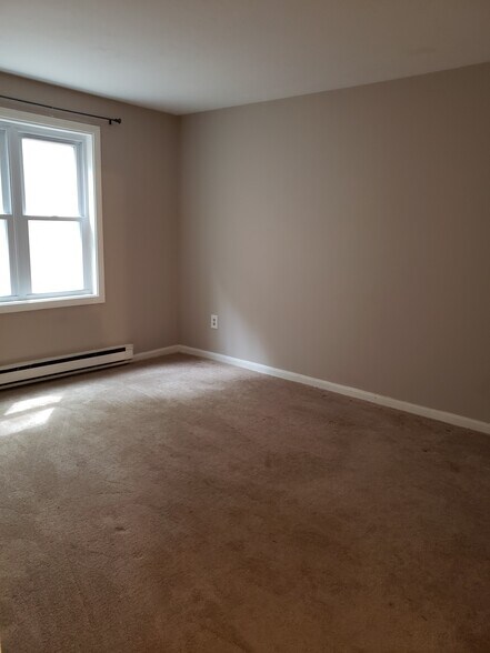 Building Photo - 71 Edgeworth St