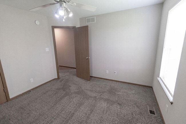 Building Photo - 3611 Zinnia Dr