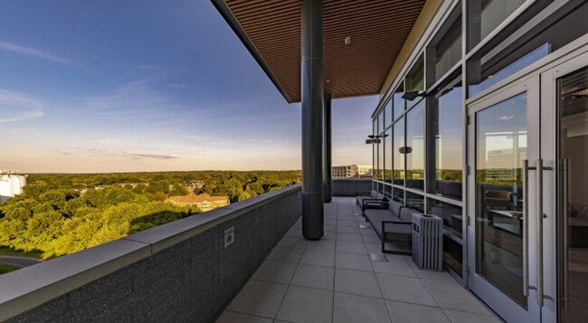 Building Photo - 7480 Carriage Hills Dr