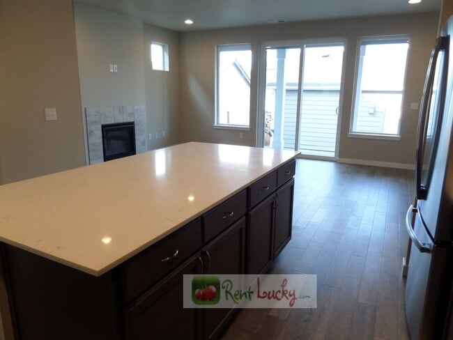 Building Photo - GORGEOUS!! Newer 3 Bedroom Home w/2-Car Ga...