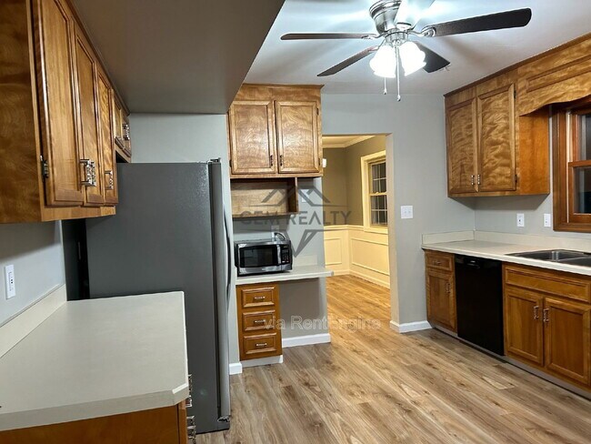 Building Photo - 100 Kendallwood Dr