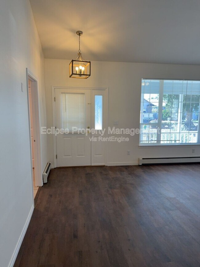Building Photo - 714 E Harbor Cir
