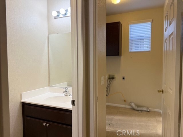 Building Photo - 5553 Pheasant Dr