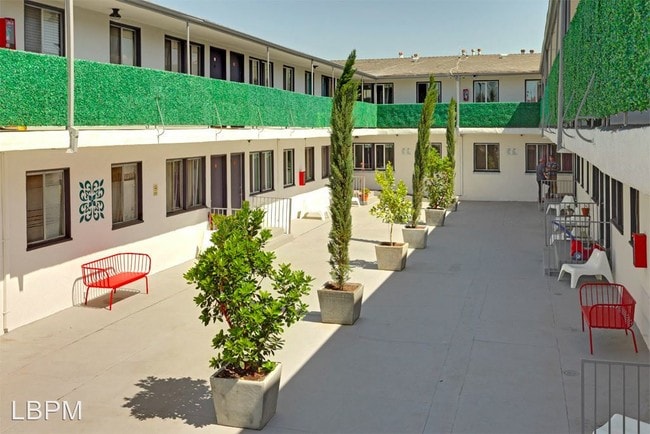 Building Photo - 4233-4239 Burns Ave