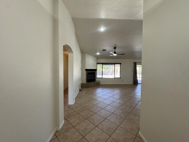 Building Photo - For Rent: 3-bedroom, 2-bathroom home in Barkley Ranch