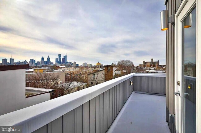 Building Photo - 965 N Lawrence St