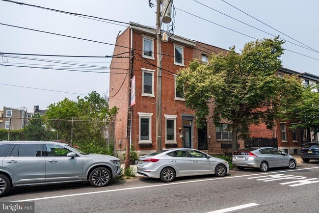 Building Photo - 1006 N 5th St