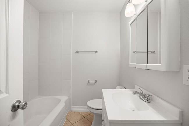 Building Photo - 6619 Maybank Dr