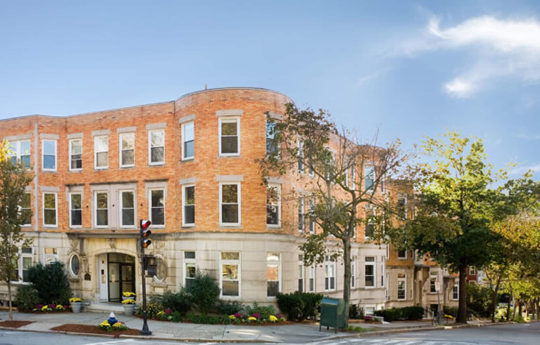 Building Photo - 19 Fairbanks St