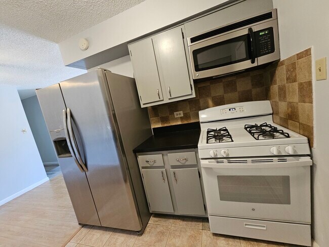 Building Photo - 9870 Cordoba Ct