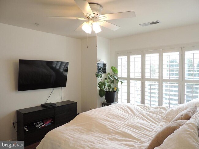 Building Photo - 12830 Rexmore Dr