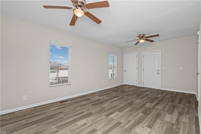 Building Photo - 926 W 26th St