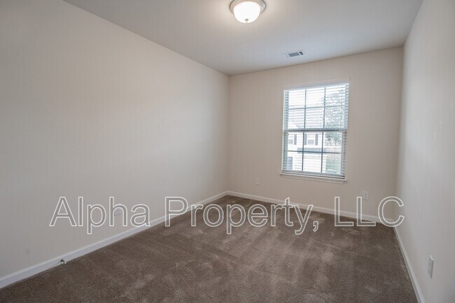 Building Photo - 406 Christiane Way