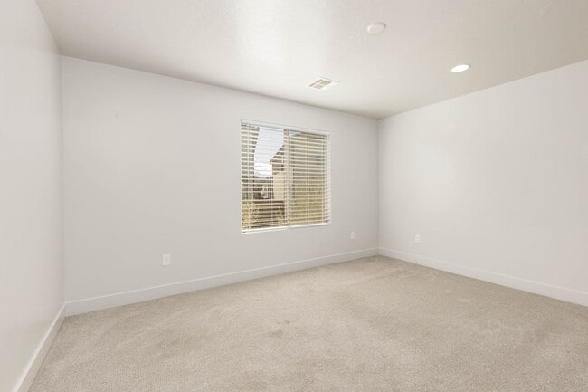 Building Photo - 4 bed | 2 1/2 bath | 2 car garage in Desert Canyon with washer/dryer/fridge