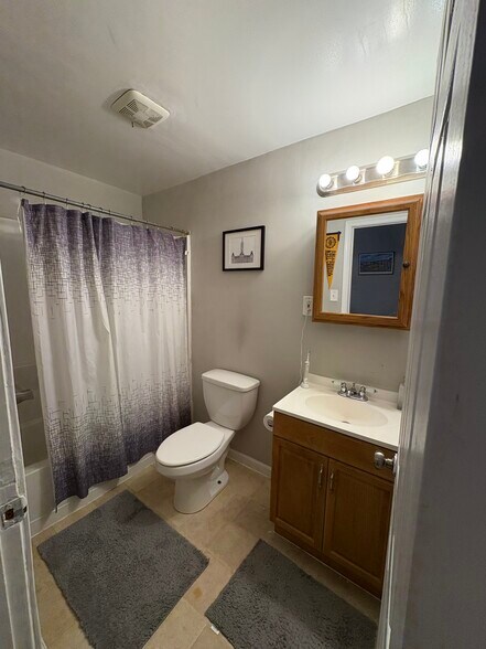 Building Photo - 2749 Harper St