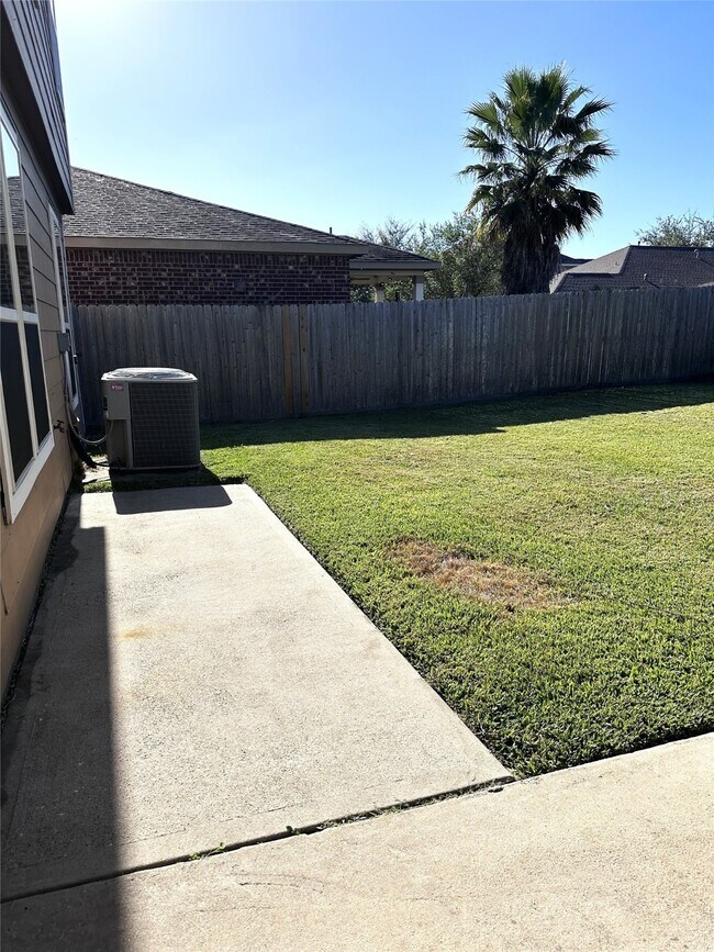 Building Photo - 1607 Bel Riposo Ln