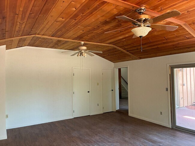 Building Photo - Beautiful West Davis home available in June