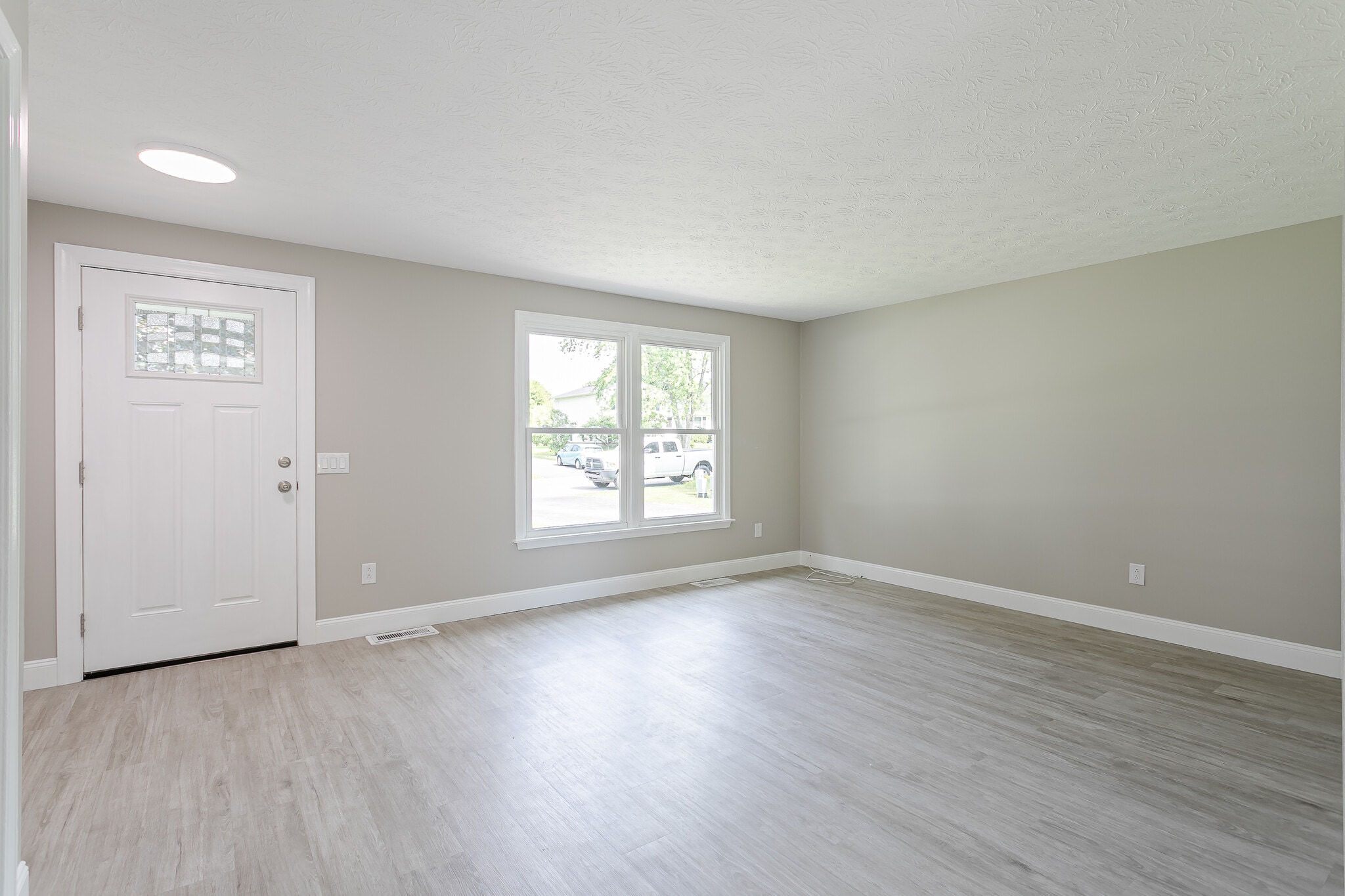 Building Photo - 1736 Elmwood Cir