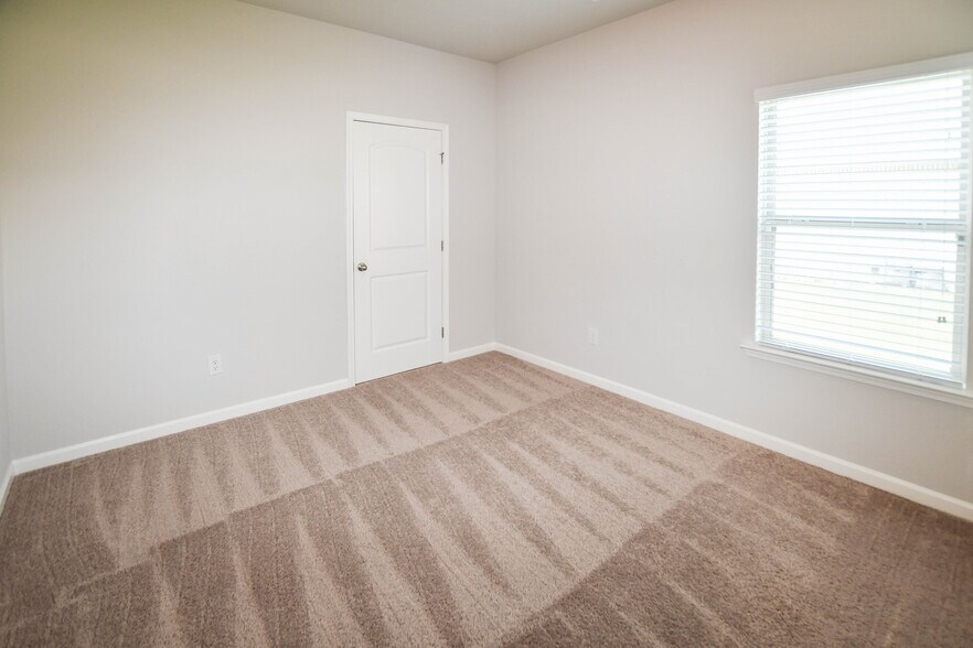 Building Photo - 14426 Water Stream Dr NW