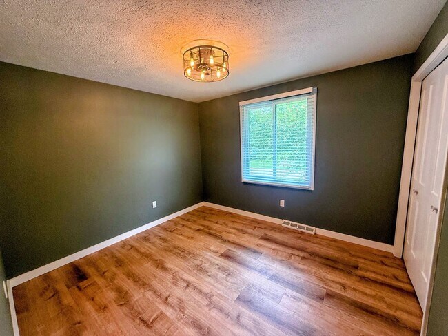 Building Photo - Four-bedroom two-bathroom home for rent in Jackson Township
