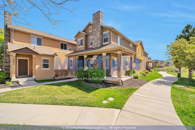 Building Photo - Golf Course Townhouse 3 BD 2.5 BA 2 GA w/ ...