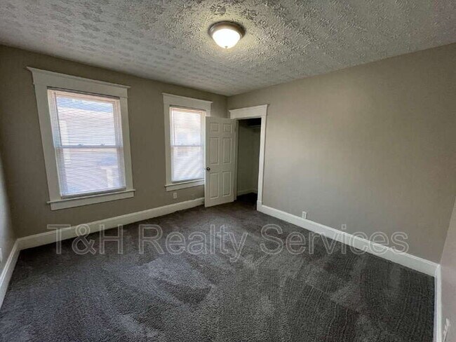 Building Photo - 514 E 33rd St