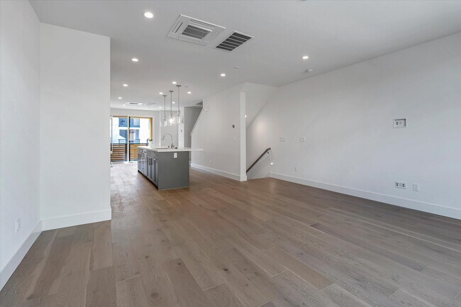 Building Photo - 15201 Watkins Dr