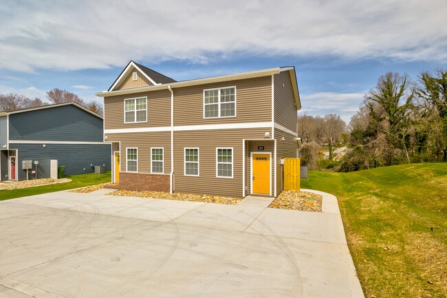 Building Photo - 312 Bogle St