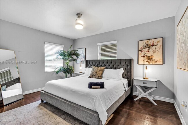 Building Photo - 427 NE 107th St