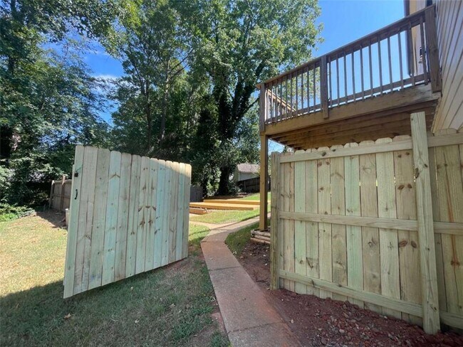 Building Photo - 759 Brownlee Ln