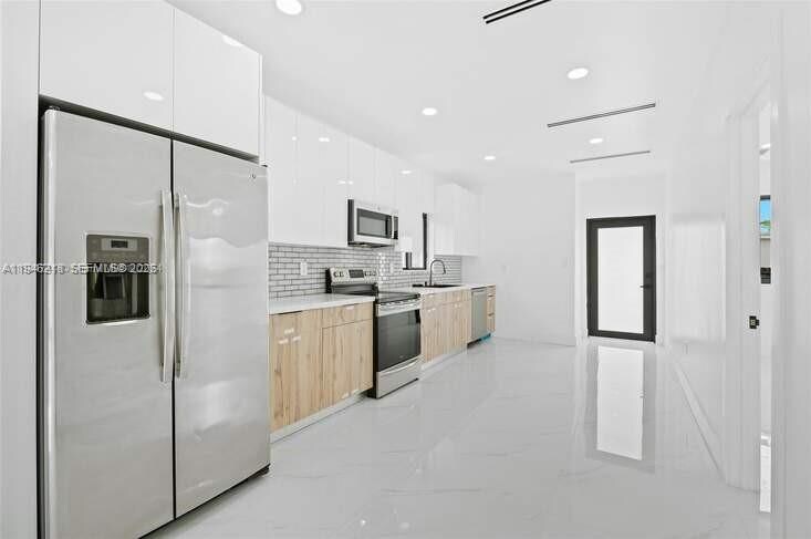 Building Photo - 6401 SW 38th St