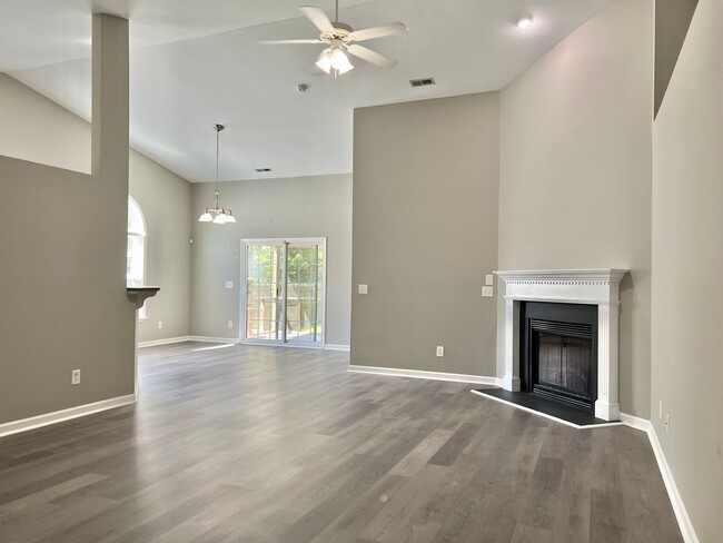Building Photo - Spacious 3 BR House w/ Fenced Backyard and...