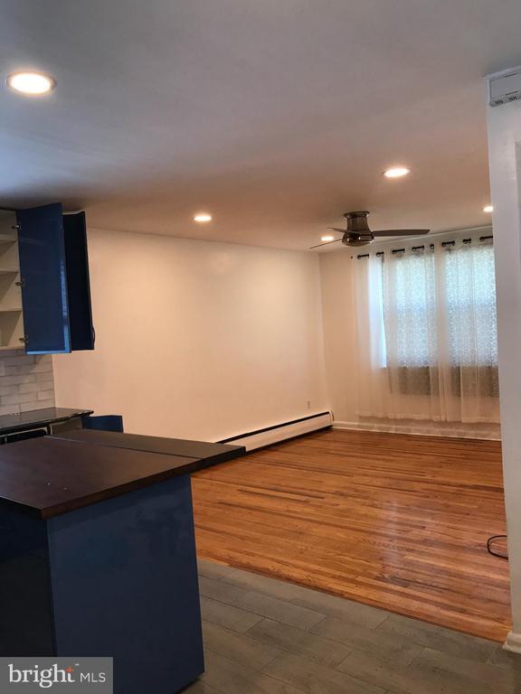 Building Photo - 212 Robbins St