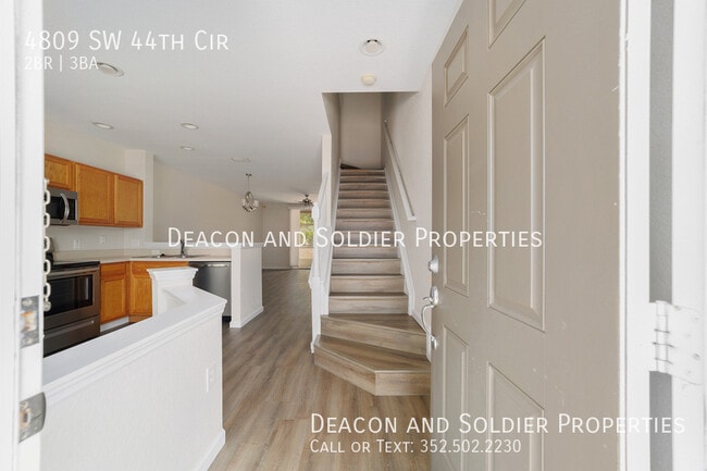 Building Photo - 4809 SW 44th Cir