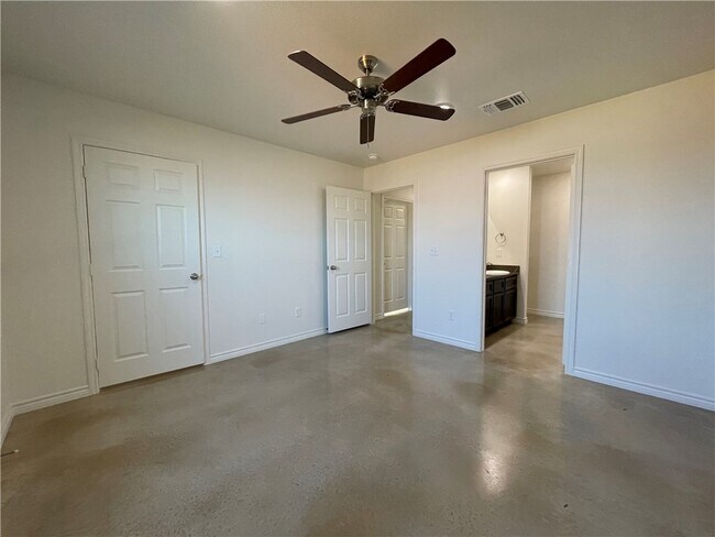 Building Photo - 2404 Duntov Dr