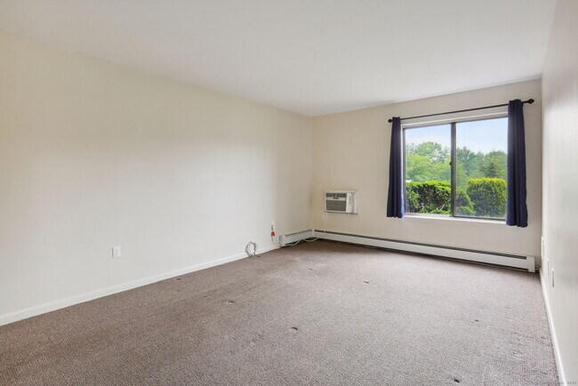 Building Photo - 2118 Cromwell Hills Dr