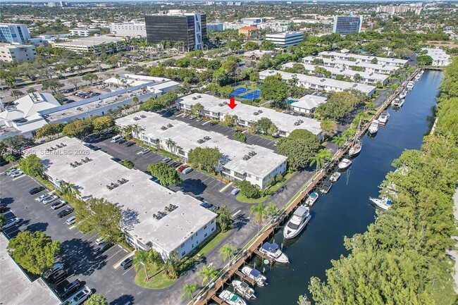 Building Photo - 6261 Bay Club Dr