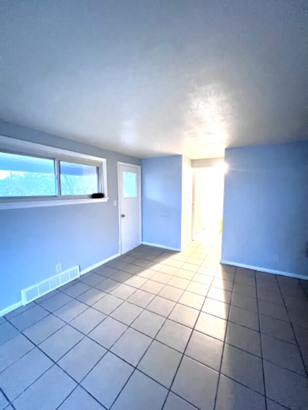 Building Photo - 5930 N 69th St