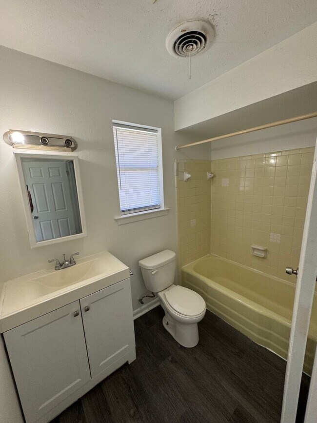 Building Photo - 6493 Marcie St