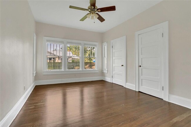 Building Photo - 1204 S Oak Ave