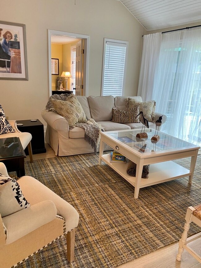 Building Photo - Home on East Bay – Impeccably Furnished Of...